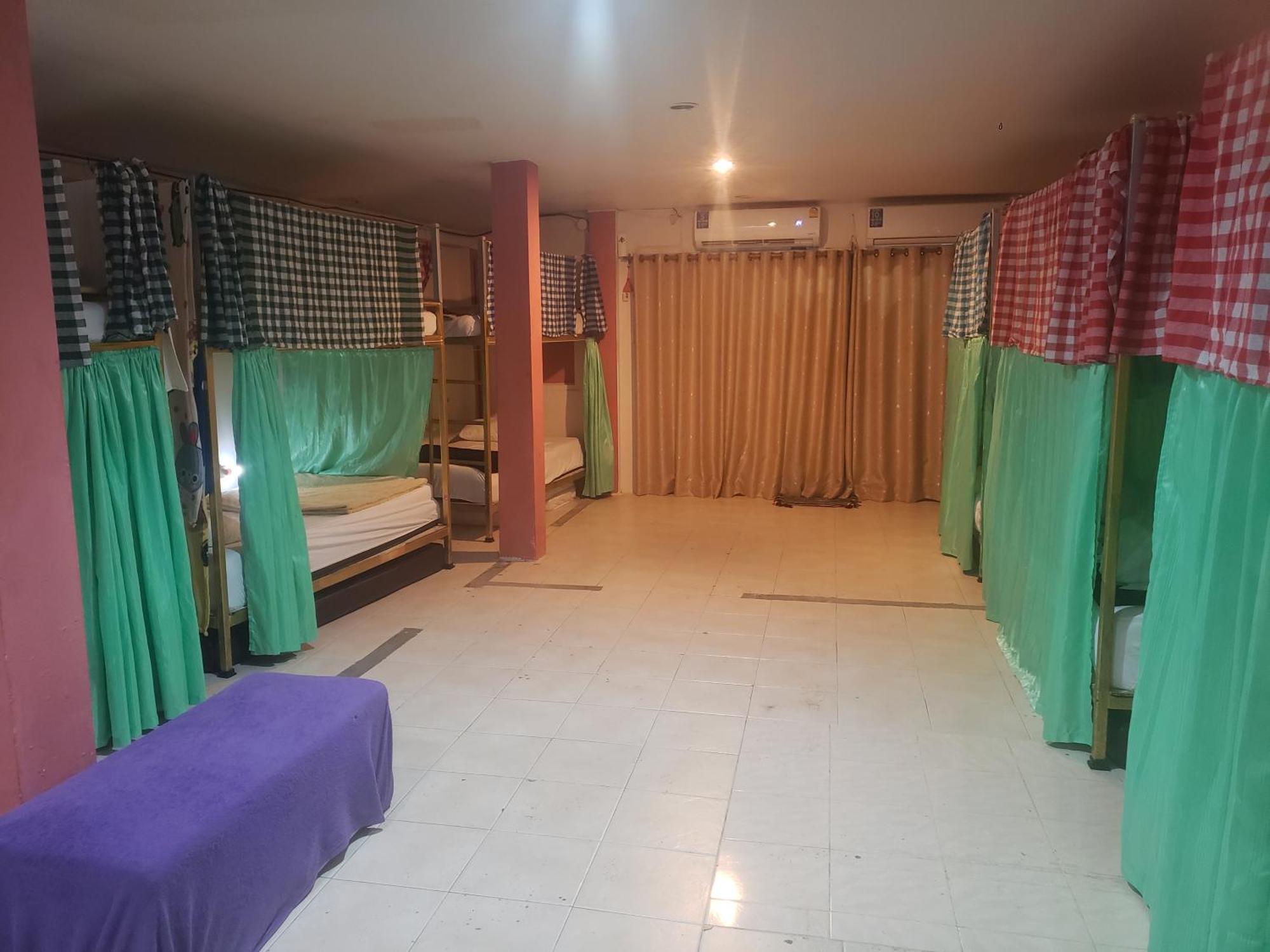 Auberge de jeunesse Lucky Dorm à Koh Koh Phi Phi Don Extérieur photo