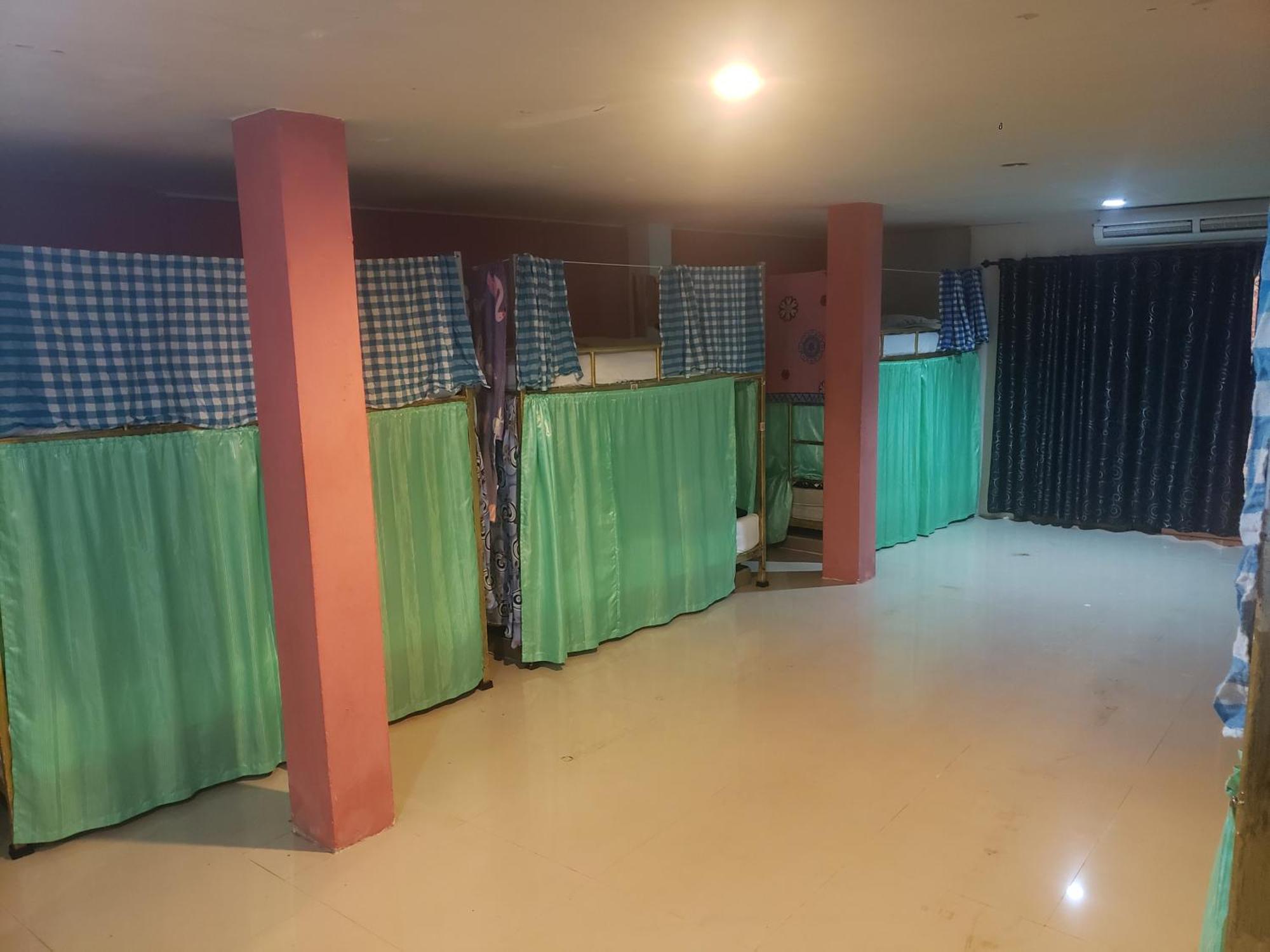 Auberge de jeunesse Lucky Dorm à Koh Koh Phi Phi Don Extérieur photo