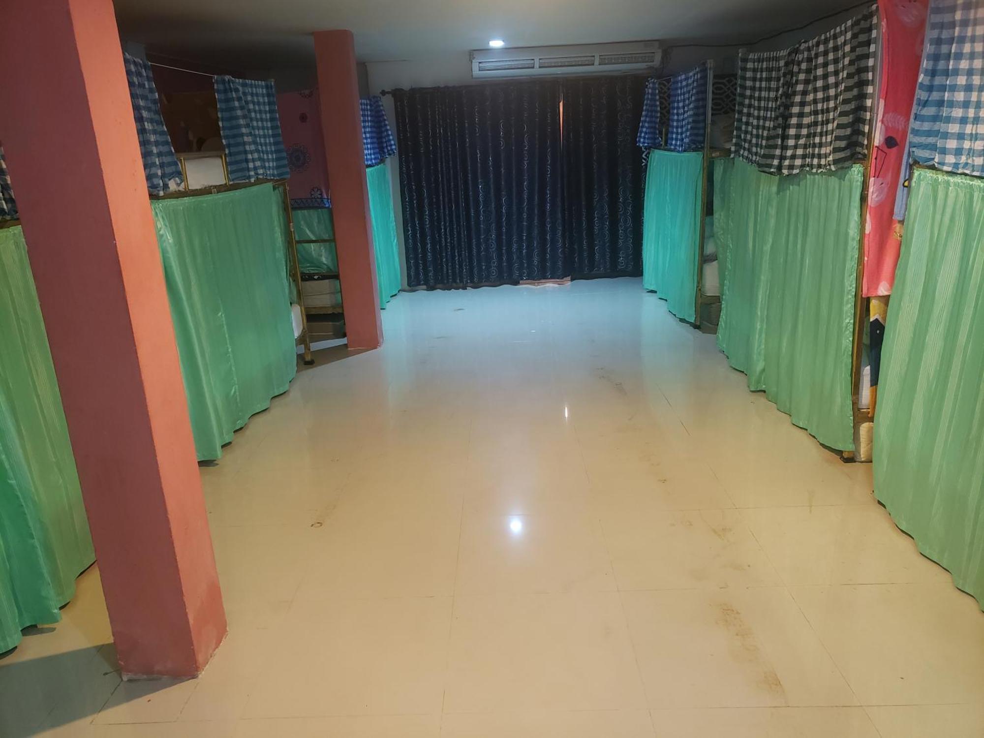 Auberge de jeunesse Lucky Dorm à Koh Koh Phi Phi Don Extérieur photo